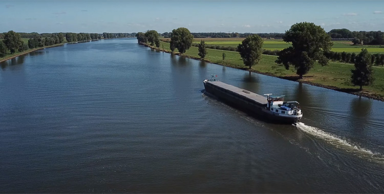 Rivier de Maas gefilmd met DJI Mavic 2 Zoom in 4K