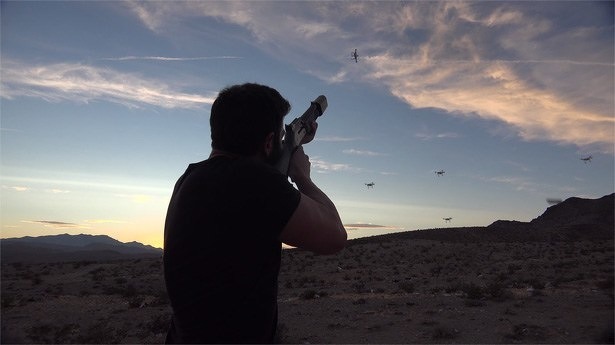 dan-bilzerian-schiet-dji-phantom-inspire-1-drones-uit-de-lucht