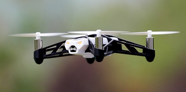 parrot_rolling_spider_vliegend_drone_615